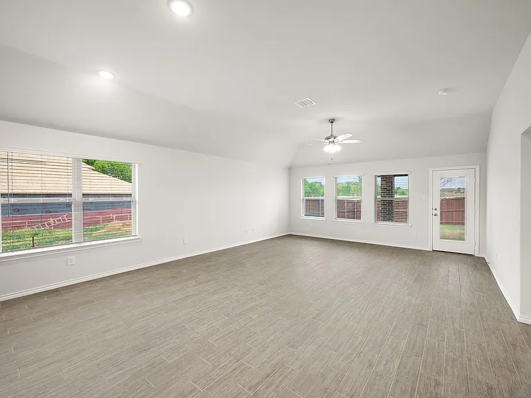 2817 Hay Ln — Photo 5