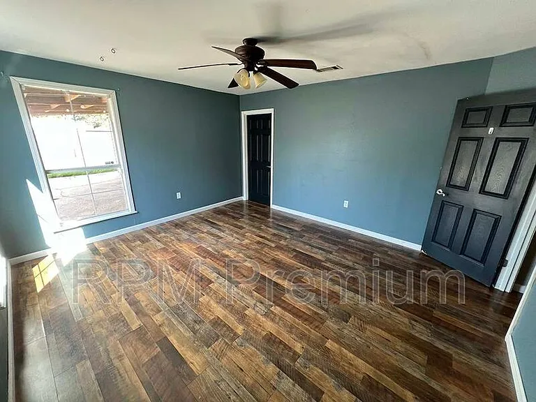 8725 Fairoaks St — Photo 24