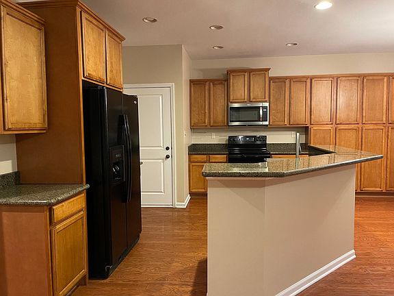 5th image of 1618 Singletree Ln