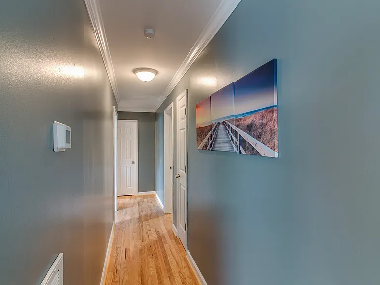 131 E Lake St — Photo 4