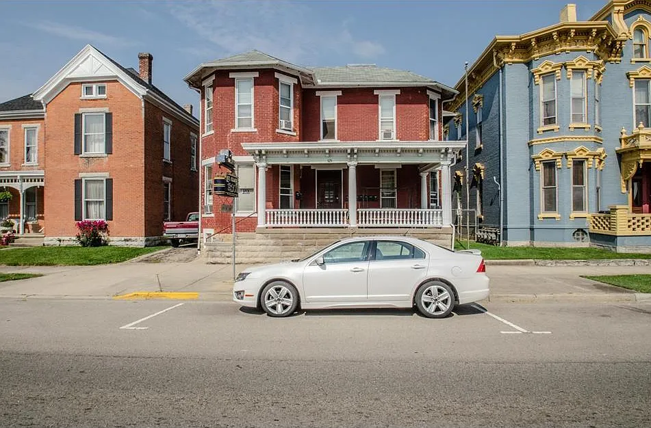 325 N Barron St (HHELLC) - 11 — Photo 4