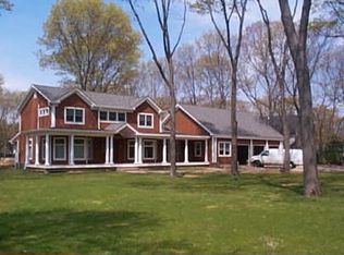 26 Breezy Hill Dr, Northport, NY 11768