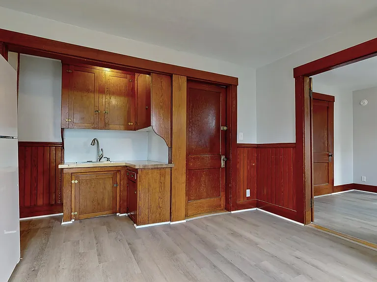 5 Pine St — Photo 2