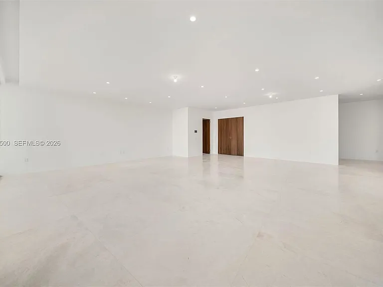 5 Grove Isle Dr — Photo 8