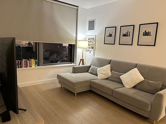 5th image of 3 Court Sq APT 2707
