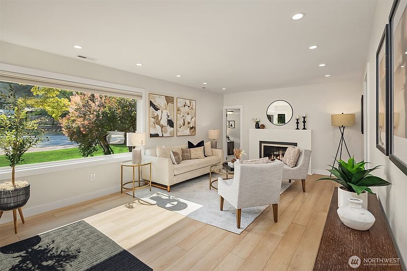 5th image of 11056 Goodwin Way NE