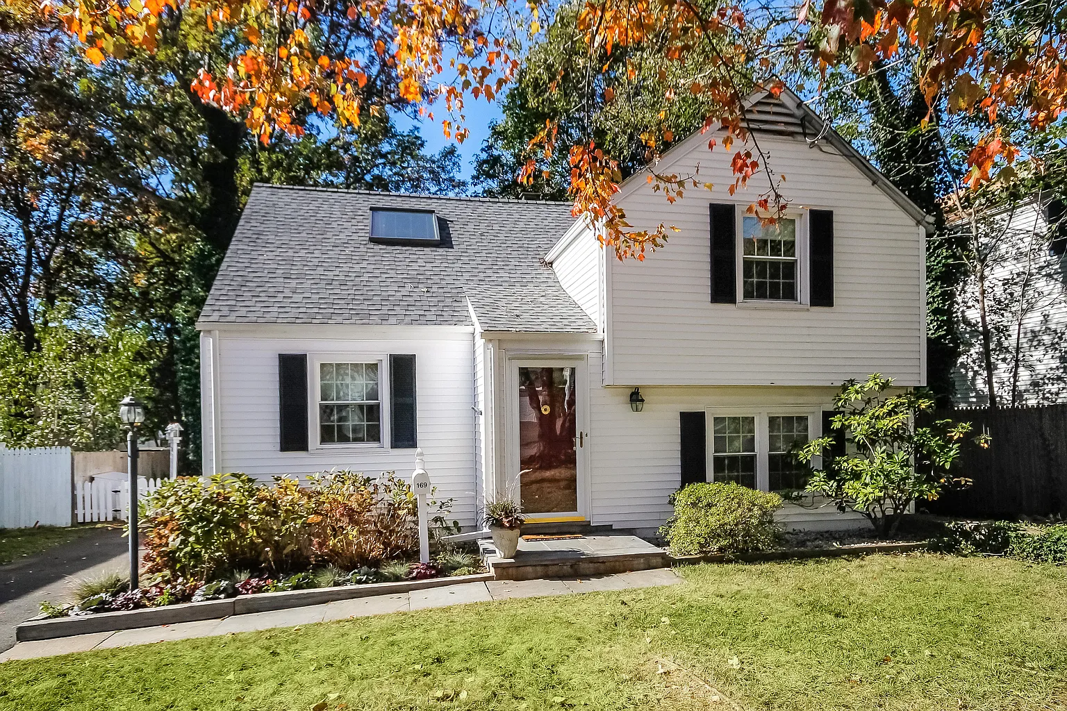 169 Hollow Tree Ridge Rd photo 1