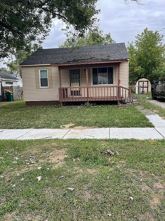 611 Beach St photo 1