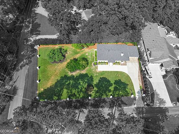 3rd image of 401 Cottonwood Dr