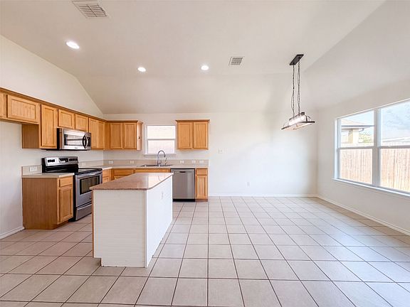 2nd image of 804 Bamboo Dr