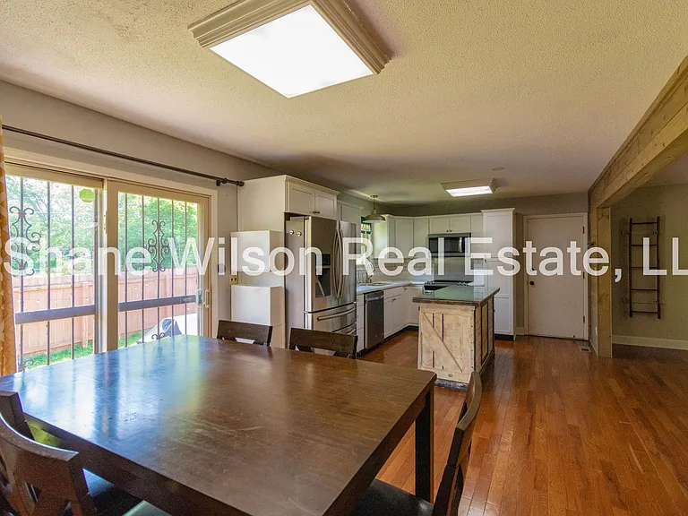 617 Spring Valley Ln — Photo 6