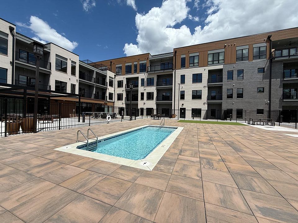 Catch some sun, cool off in the water, or simply relax poolsideour lounge pool is made for laid-back moments all summer long.