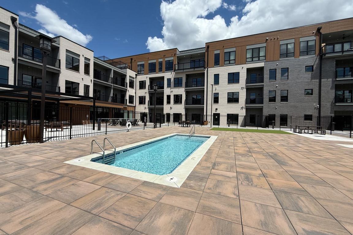 Catch some sun, cool off in the water, or simply relax poolsideour lounge pool is made for laid-back moments all summer long.