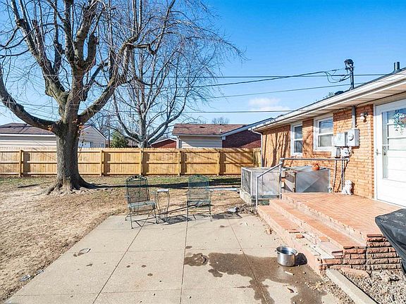 4th image of 800 Booth Ave