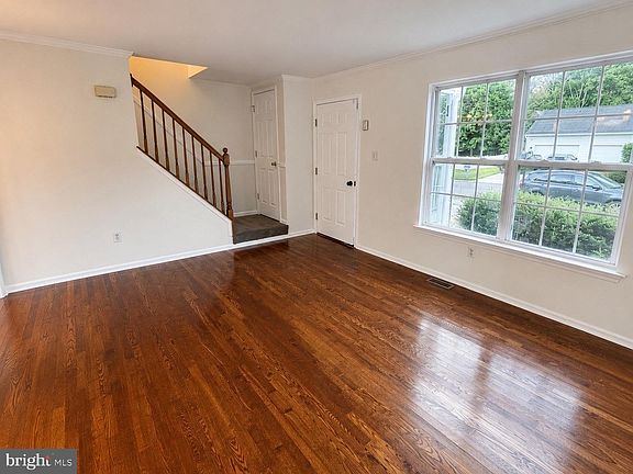 3rd image of 29 Churchill Dr