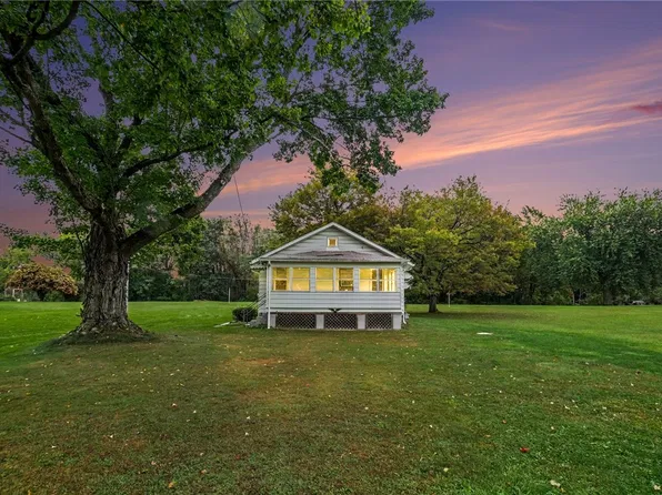 3917 Station Rd, New Castle, PA 16101