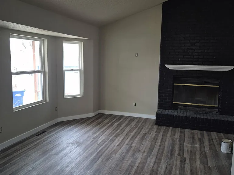 735 Crockett Dr — Photo 4