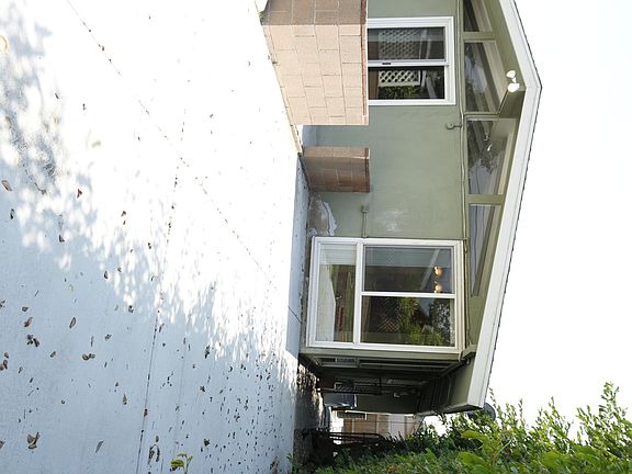 5th image of 307 S Treanor Ave