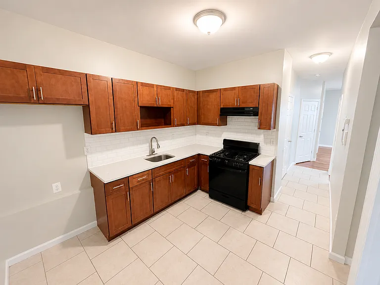 379 Hawthorne Ave #3 — Photo 16