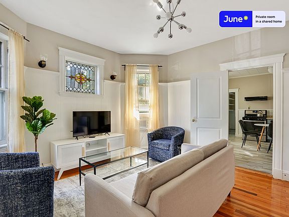 2nd image of 61 Lithgow St #D