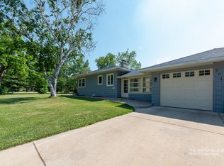 504 Kingsway Dr, Aurora, IL 60506