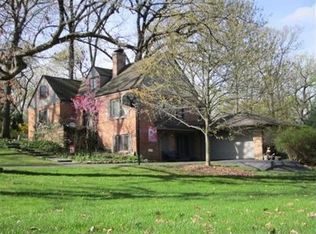 320 Warwick Rd, Tower Lakes, IL 60010