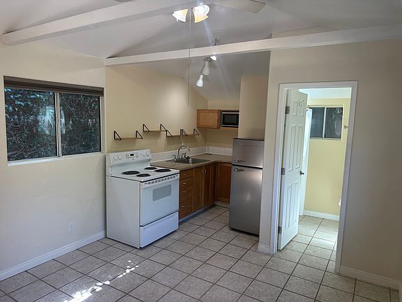 5th image of 4593 Hollister Ave #1