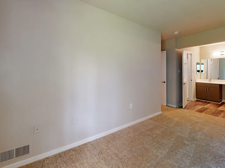 Seneca Place — Photo 83