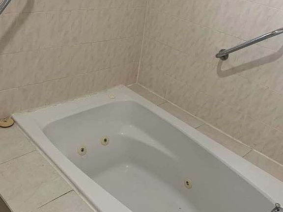 5th image of 542 Willoughby Ave #3C