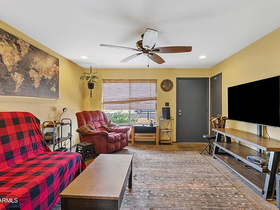 4th image of 1241 E Barbara Drive