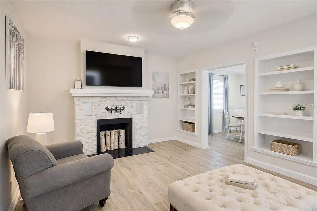 2 bed, 1.0 bath, 1300 sqft, $2,500 — Photo 2