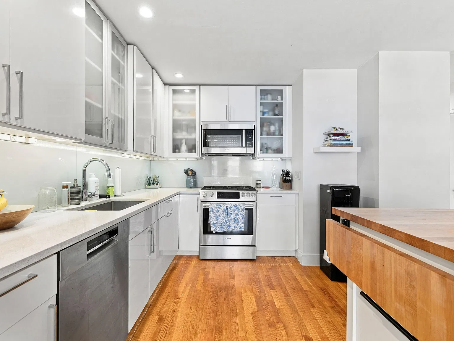 2 bed, 1069 sqft, $4,000 — Photo 4