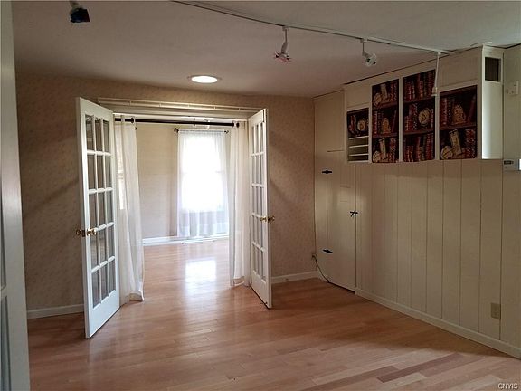 5th image of 220 Hawley Ave