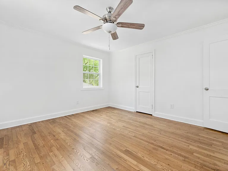 441 W Springs St — Photo 21