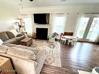 4th image of 3121 Dominion Dr