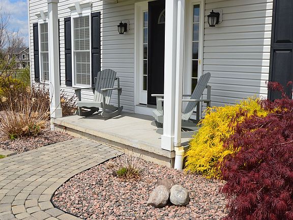 3rd image of 135 Longton Pl
