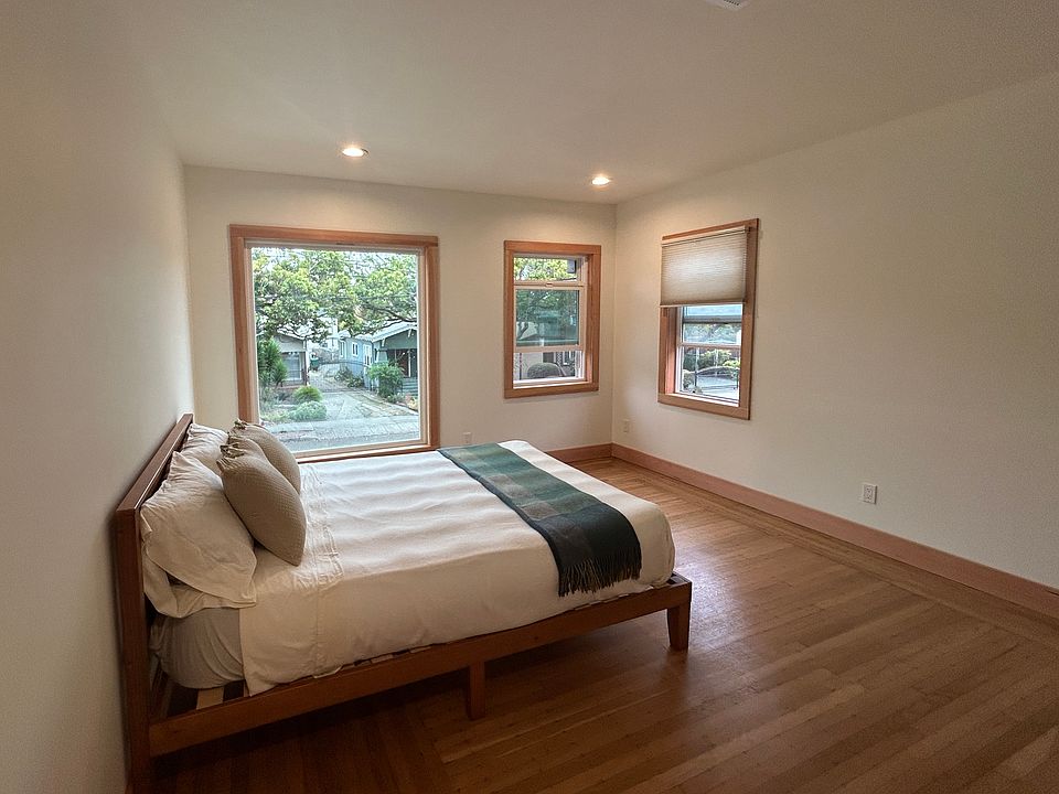 Bedroom (primary)