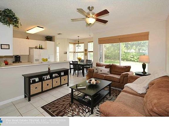5th image of 612 NW 159th Ln