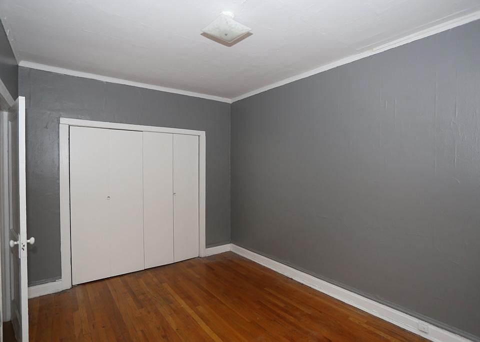 1st image of 3937 N Janssen Ave APT 1W