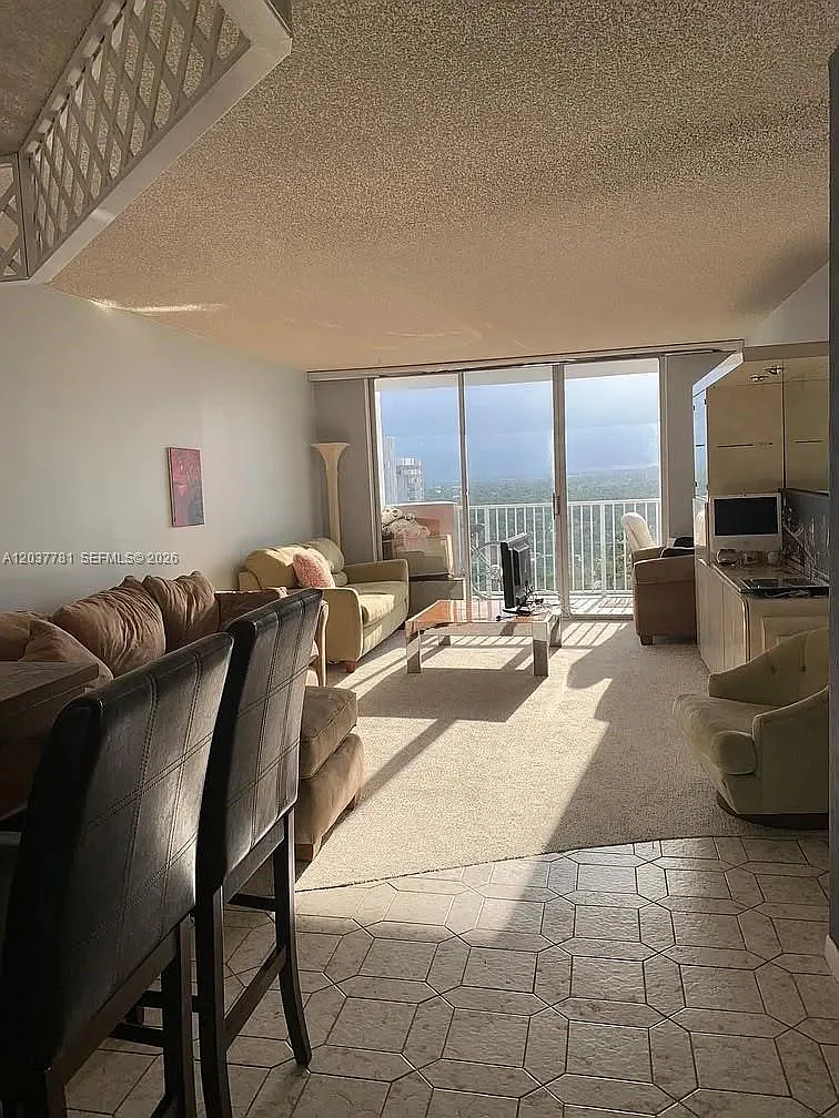 Admirals Port Condo West — Photo 4
