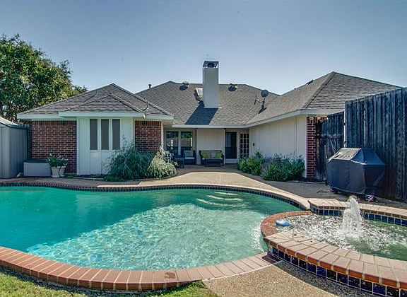 2nd image of 1601 Tawakoni Ln