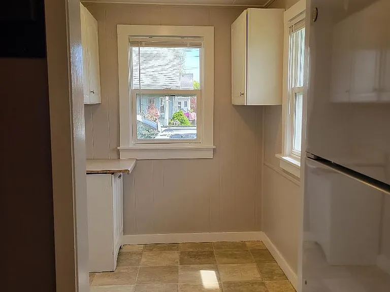 1921 S Rundle Ave — Photo 6
