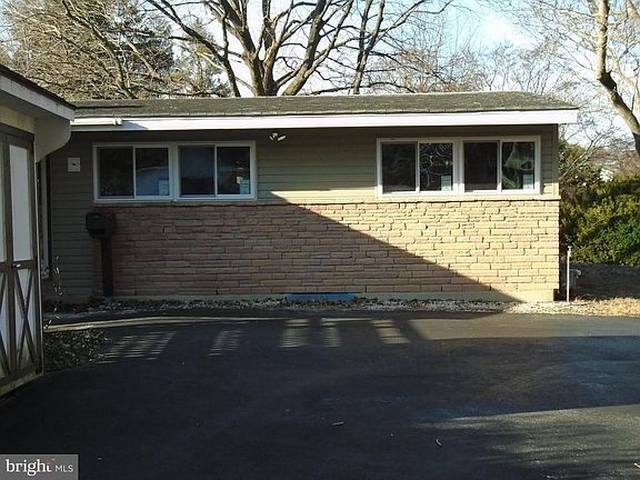 4th image of 14 Valley Green Dr