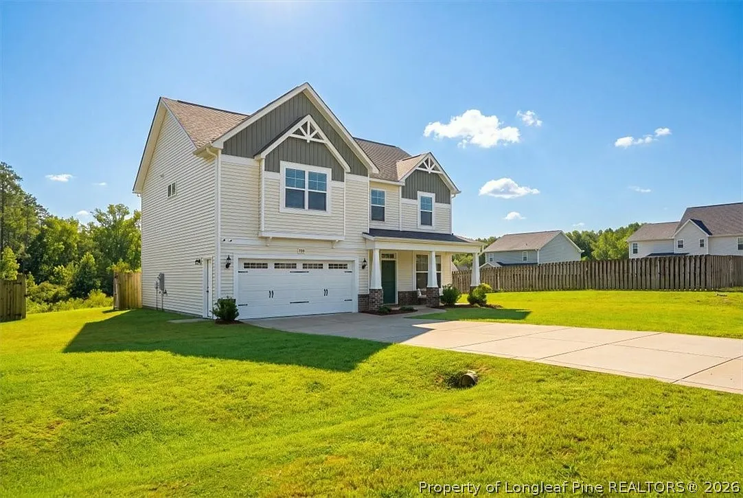 4 bed, 2.5 bath, 2300 sqft, $2,300 — Photo 3