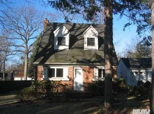 107 Magnolia Dr, Rocky Point, NY 11778