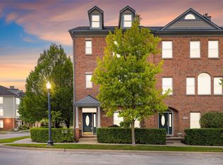1614 Town Commons Dr, Howell, MI 48855