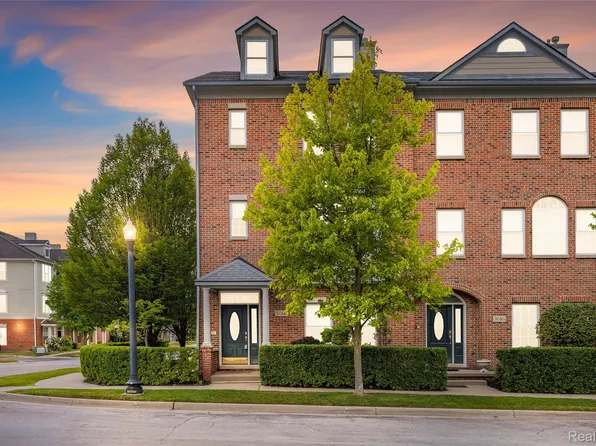 1614 Town Commons Dr, Howell, MI 48855