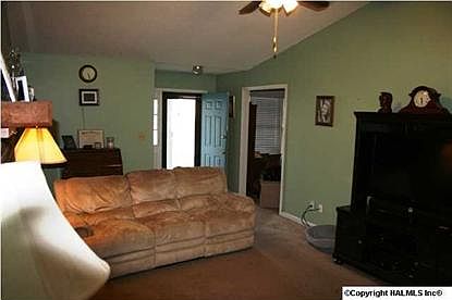 5th image of 121 Brass Oak Dr
