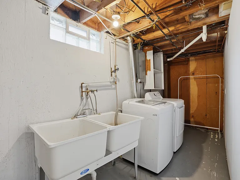 831 Loyola Dr — Photo 28