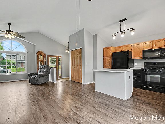4th image of 105 Pineview Dr